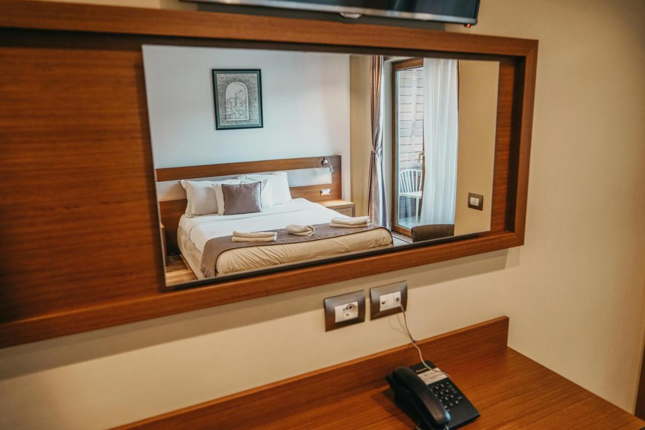 Center Hotel Гирокастра Экстерьер фото