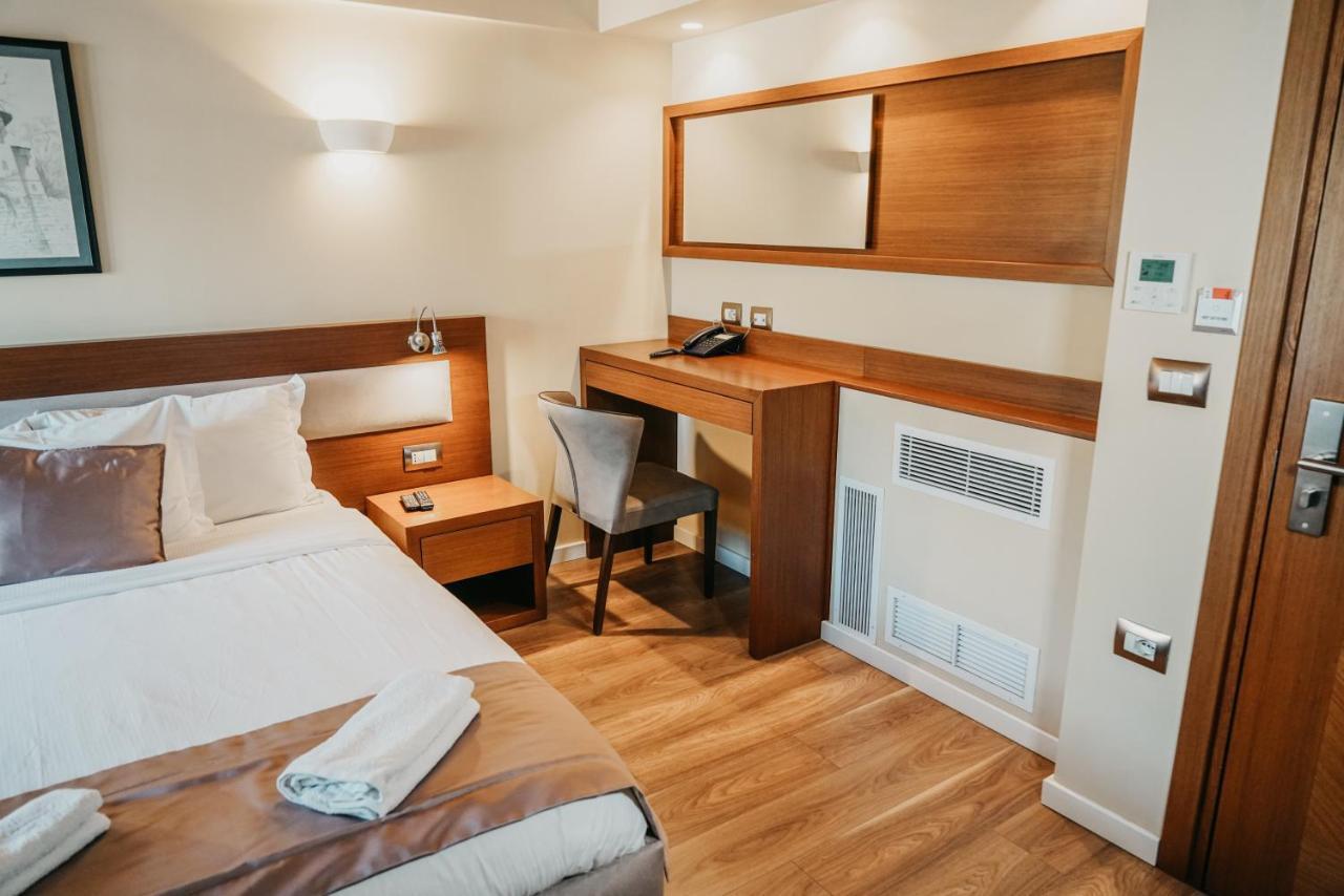 Center Hotel Гирокастра Экстерьер фото