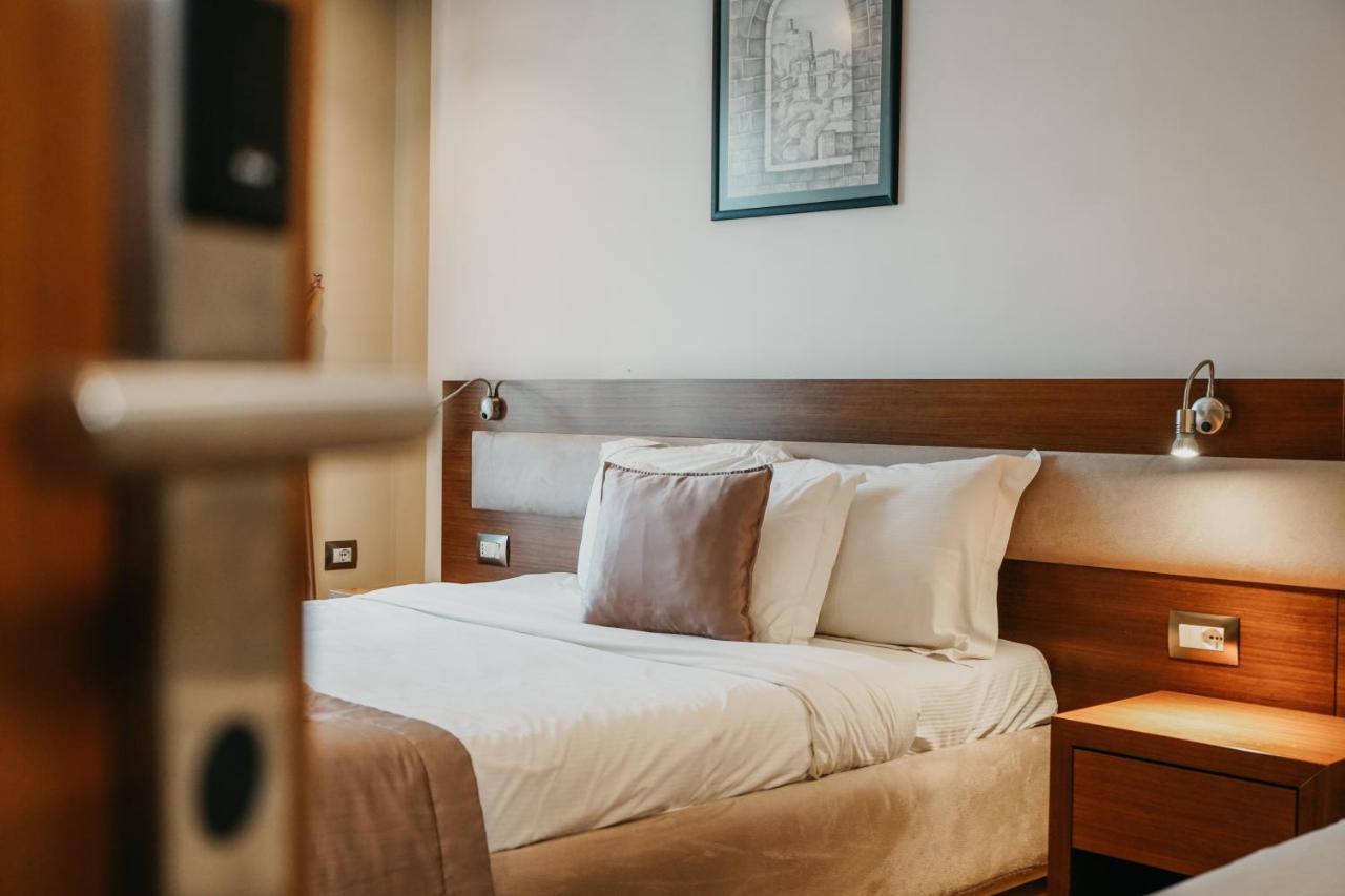 Center Hotel Гирокастра Экстерьер фото