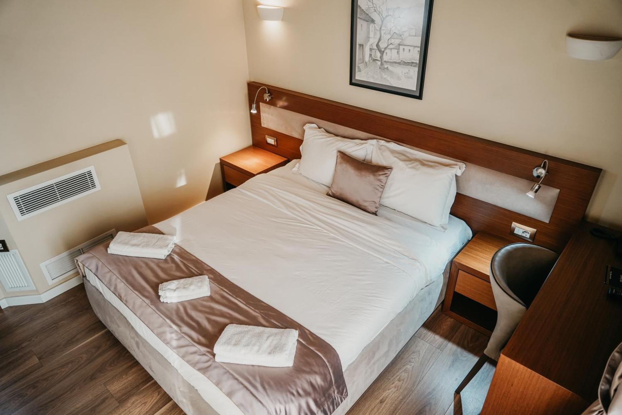 Center Hotel Гирокастра Экстерьер фото